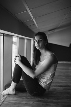  / ***
