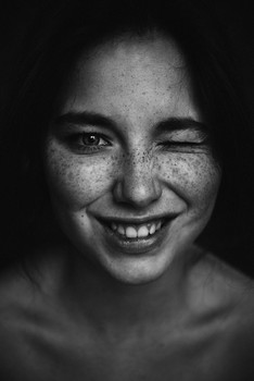  / ***