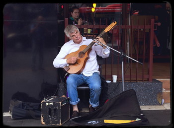 Busker / ***