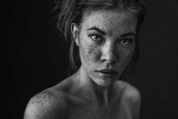  / ***