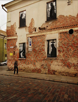 Haunted House / ***