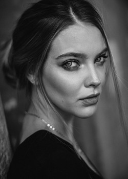  / ***