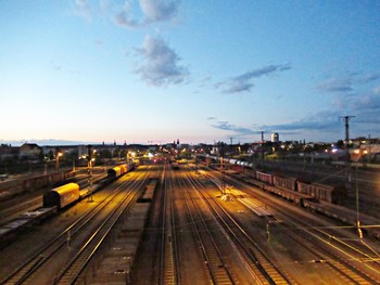 https://www.joergsfotografischeaugenblicke.de/ / Ein früher Morgen am Bahnhof Dresden Friedrichstadt
