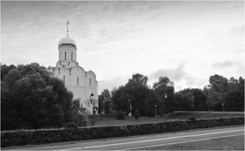 Heilige Jungfrau Kirche / ***