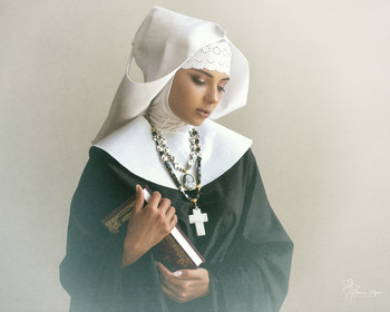 Nonne / ***