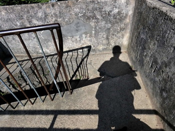 Licht und Schatten / Schattenspiel auf dem Rodeneckturm Höxter, in der Vormittagssonne