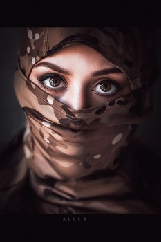  / ***