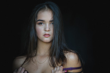  / ***