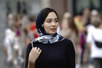 Blue Scarf / ***