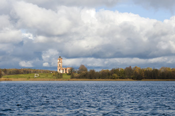 White Church / ***