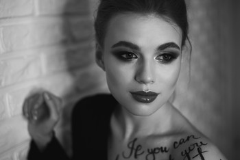  / ***