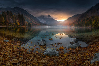 Langbathsee / Abends am Langbathsee mit einer Herbstlichen Stimmung.