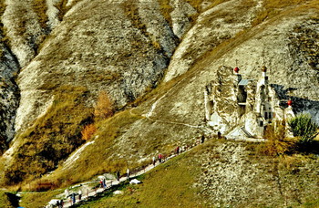 Der Weg zum Tempel. / ***