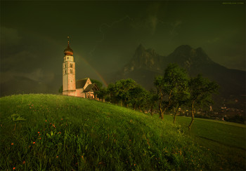 Dolomites and Lightning / ***
