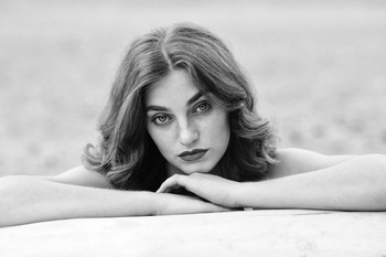 Elizabeth / ***