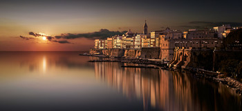 Borgo antico 2 / Tramonto sereno a Taranto (Italia)