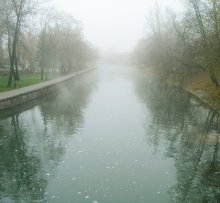 Es gibt einen Nebel / ---