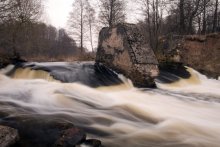 Das Wasser höhlt den Stein .. / ***