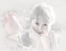 Porträt mit Rose / ***