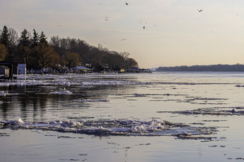 Looking Downriver at Sunset / Looking down river at sunset is really quite beautiful