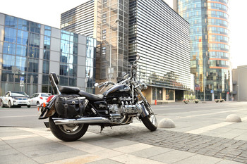 Iron Horse / ***