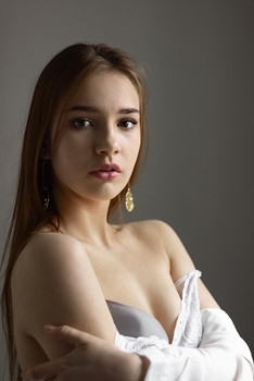  / ***