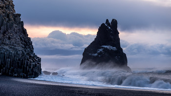 Black Sand Beach / ***