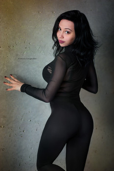  / ***