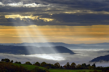 Light / Autumn morning in Cantal mountains