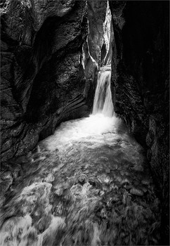 Narrows / ***