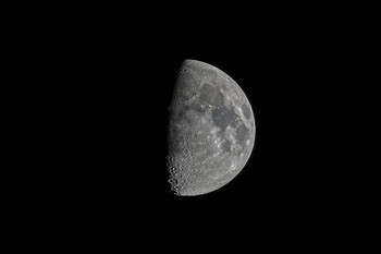 Mond / ***