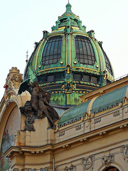 Kuppel / ***