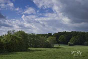 Der Regen ist weg! / Wolkenhimmel mit Lanfschaft