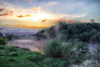 Sonnenaufgang auf dem Fluss / ***