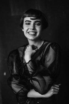  / ***