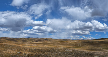 "Clouds walk across the sky ..." (Mountain steppe) / ***