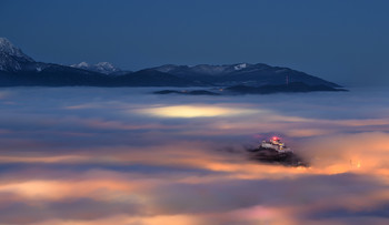 Festung Hohensalzburg / Kurz vor Sonnenaufgang und Nebel aufgenommen vom Gaisberg
