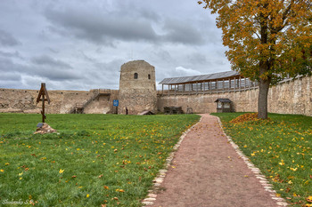Herbst in Izborsk / ***