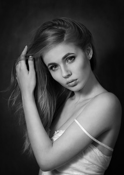  / ***