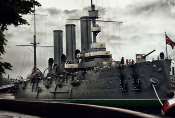  / The quiet Northern city slumbers,
The low sky overhead.
What are you dreaming about, cruiser Aurora?