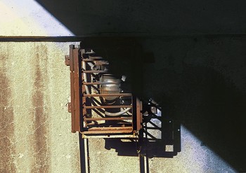 / ***