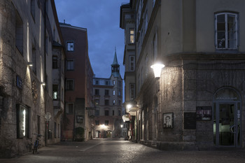 Die Stadt schläft / ...
