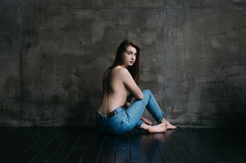  / ***