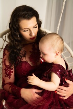 Mom and baby / ***
