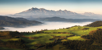Morning under the mountains / Autumn morning under the mountains :)