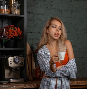  / ***
