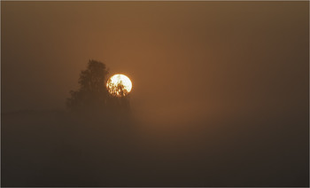 Die Sonne im Nebel ... / 01.09.2019.