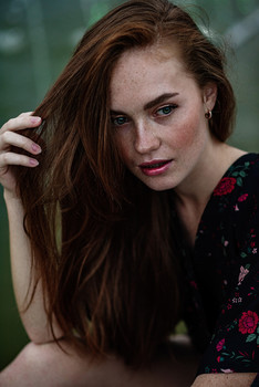  / ***