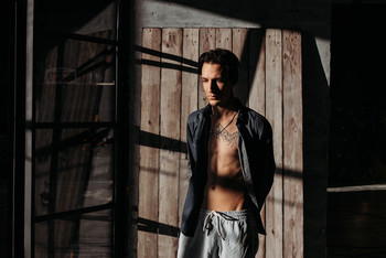 Andrew / ***