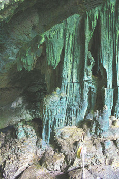 KUZA CAVE / ***